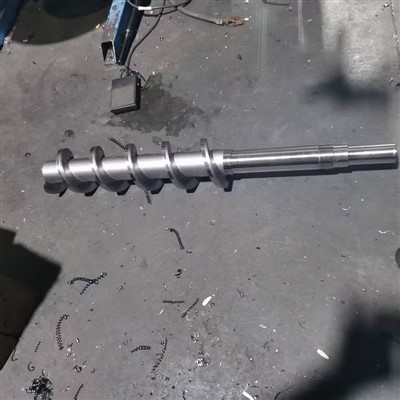 Quali sono i rischi di trasporto associati ai fusti industriali?